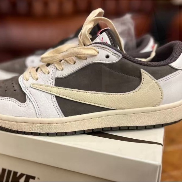 Nike Travis Scott Jordan’s - Picture 2 of 3